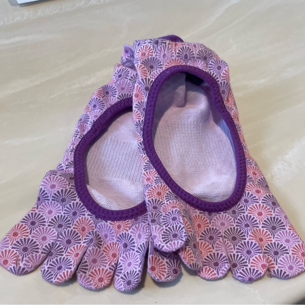 Women’s Toesox Pink Design size:M (8.5-10.5) - Picture 2 of 2